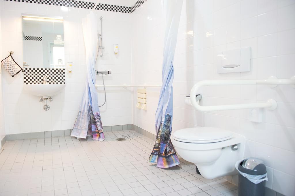 King Room Roll Shower Disability Access